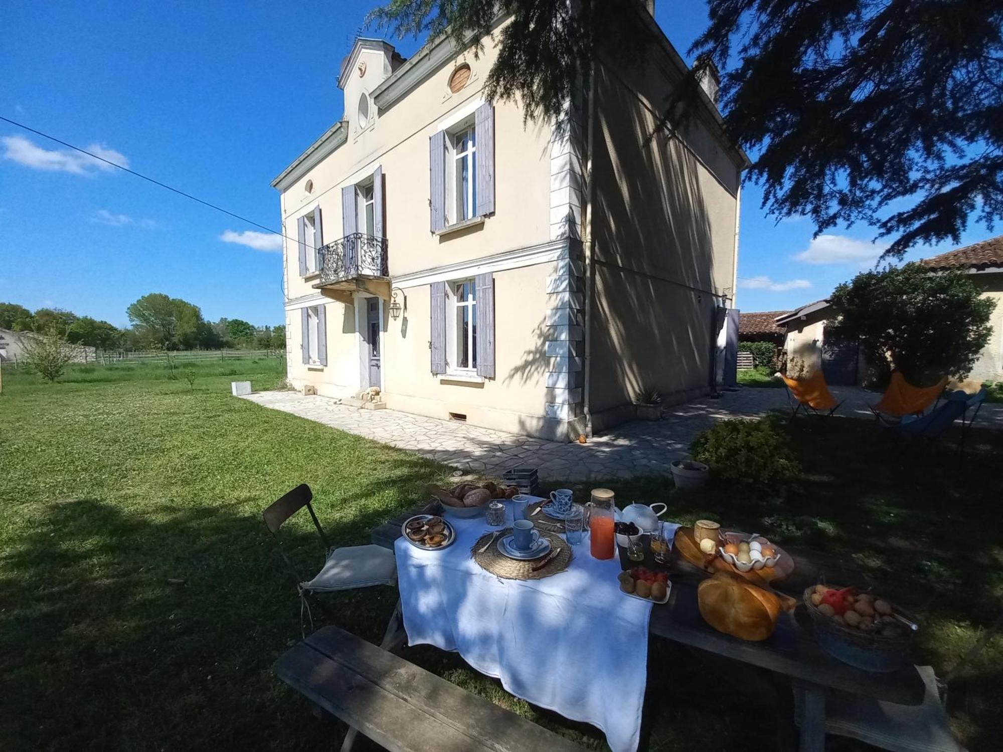 Bed and Breakfast L' Embellie Sur Lot Sainte-Livrade-sur-Lot Exterior foto